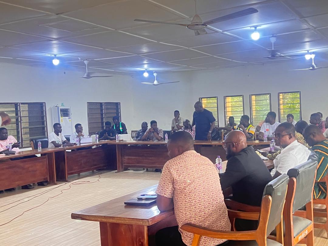 A MEETING WITH THE PRESS BY THE MCE